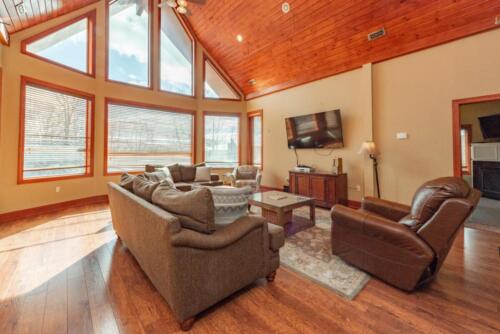 Highland Manor - Deep Creek Lake MD - vacation home rentals - living room